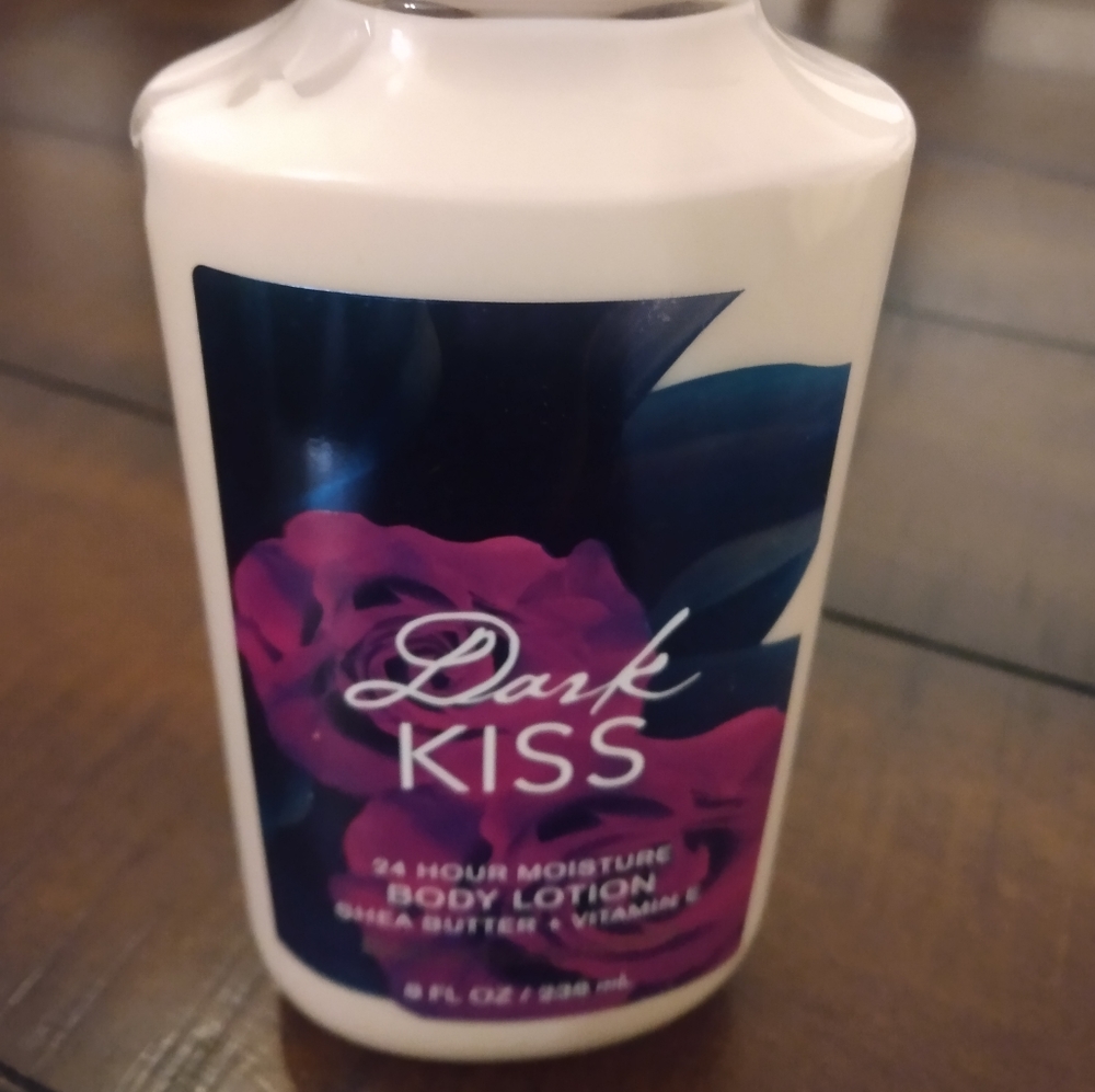 Bath and body works dark kiss body cream